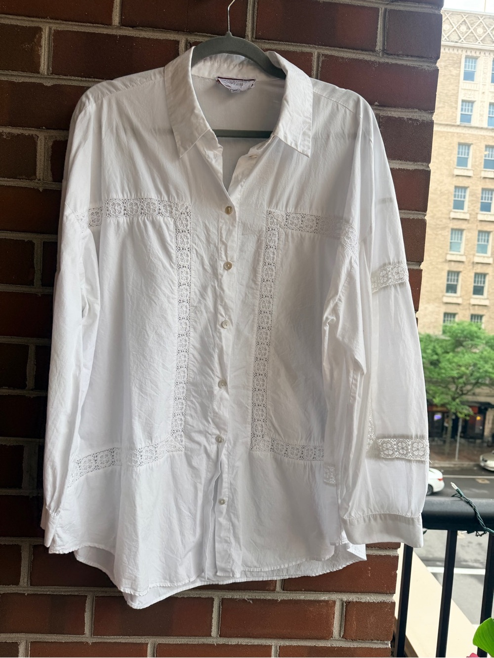 Johnny Was Workshop White Oversized Button-Front Shirt w/Inset Crotchet Lace EUC